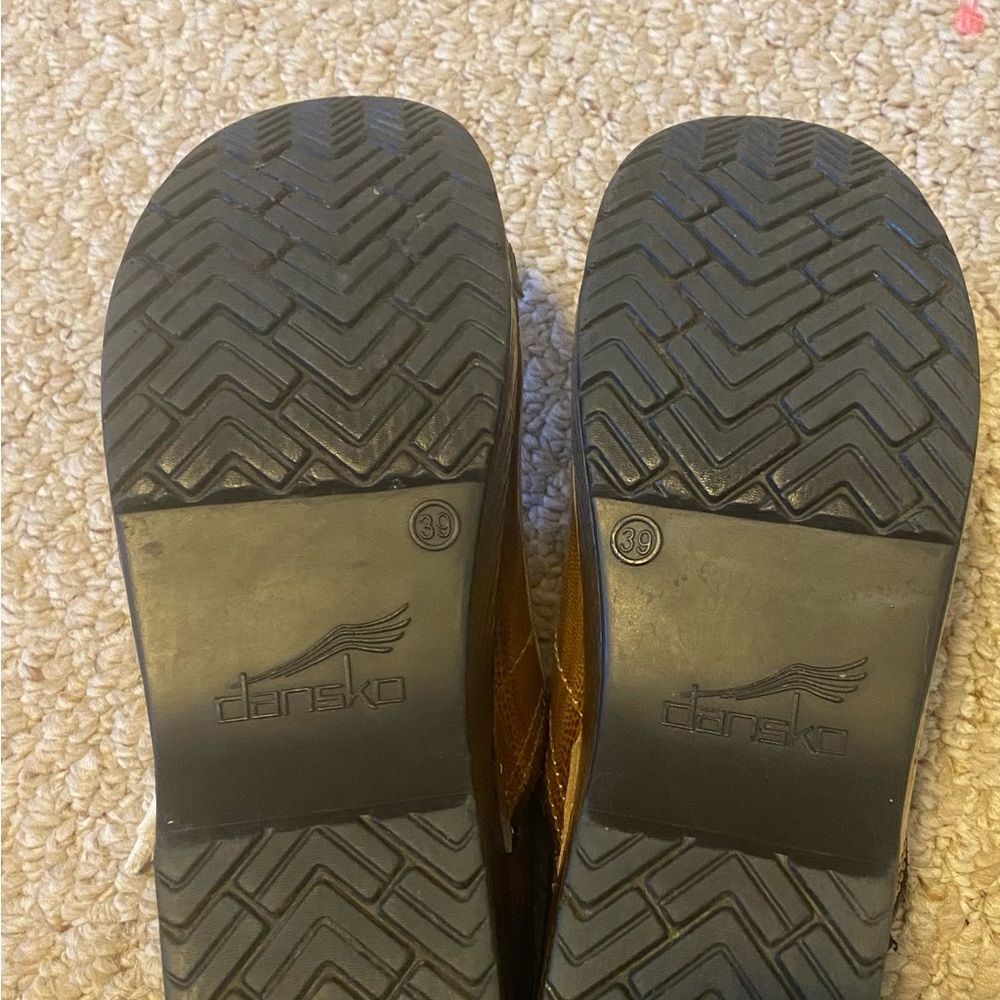 Dansko Clogs Size 39 - image 5